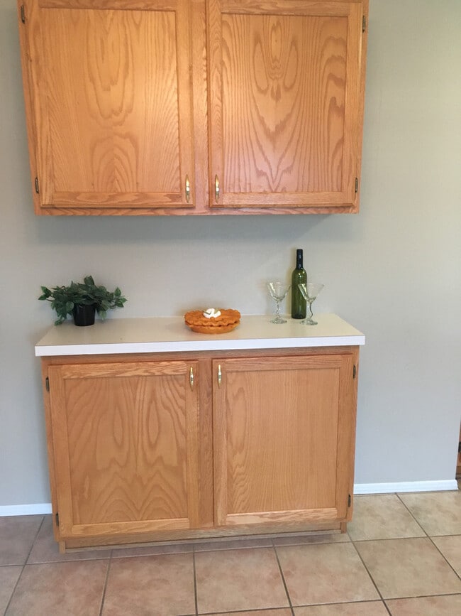 Building Photo - Your Terrace Heights Retreat- Spacious com...