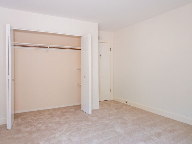 Building Photo - 27 Meadow Hill Dr
