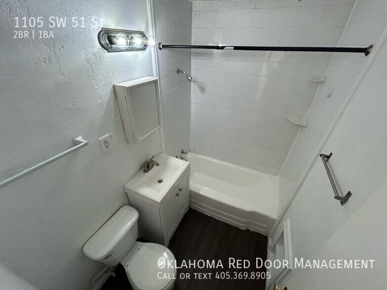 Building Photo - 1105 SW 51st St