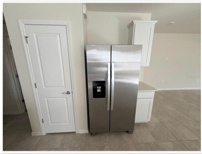 Building Photo - 3845 Blue Vale Dr