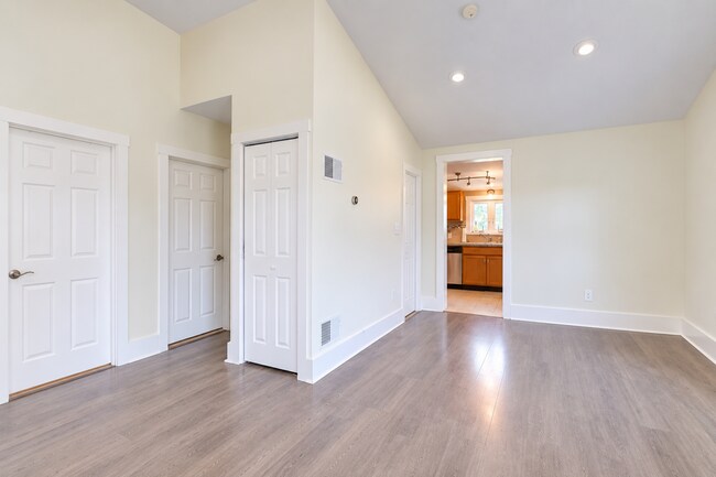 Building Photo - 65 Maytown Ave