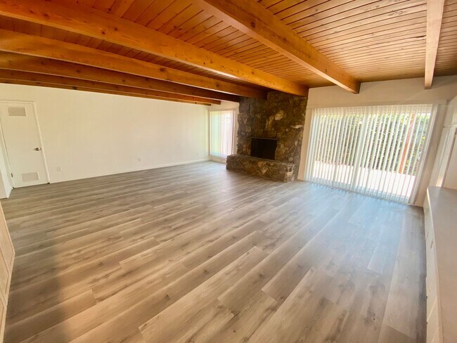 Building Photo - 3-Bed, 1-Bath Home, + Bonus Room/Office .....
