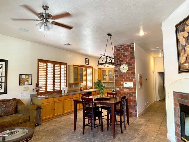 Building Photo - Furnished 4 Bedroom Pool Home - 6 month lease