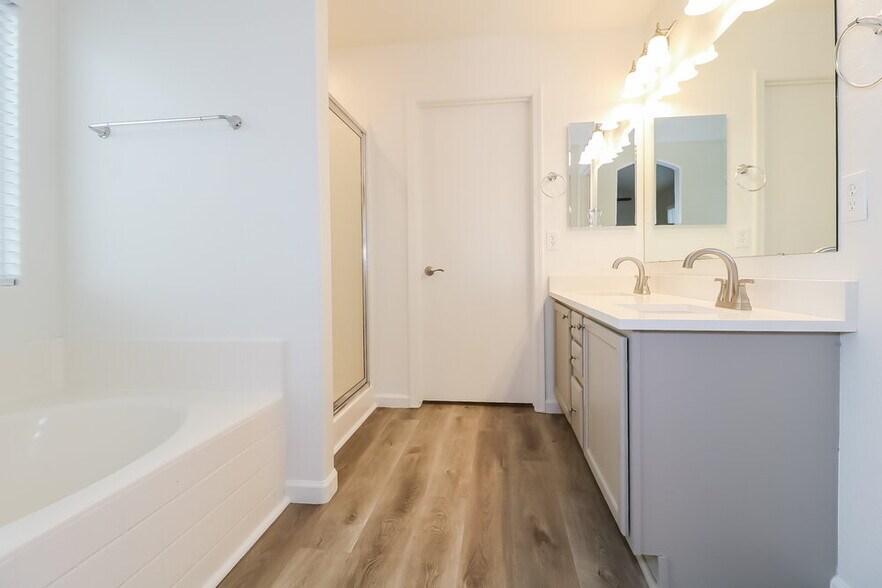 Building Photo - 24254 W Desert Bloom St