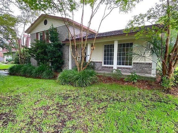 Building Photo - 1914 Capri Dr