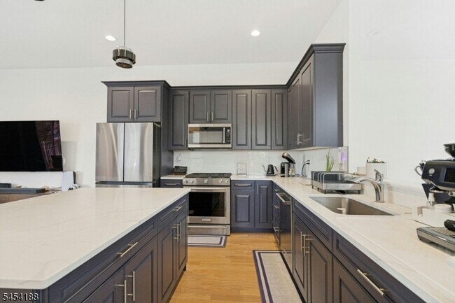 Building Photo - 62 Parkside Ln