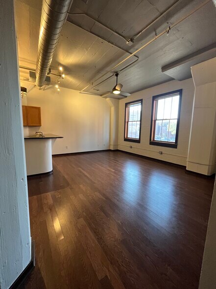 Living Room - 201 S Saint Francis Ave