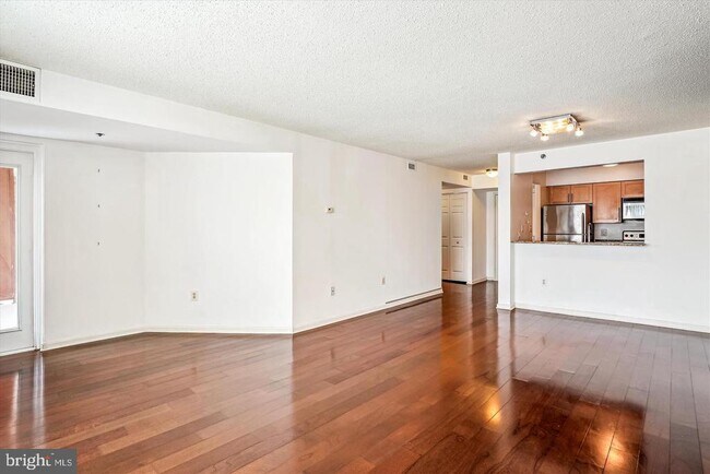 Building Photo - 10101 Grosvenor Pl