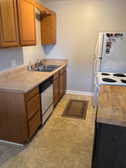 Building Photo - 261 White Bridge Pike