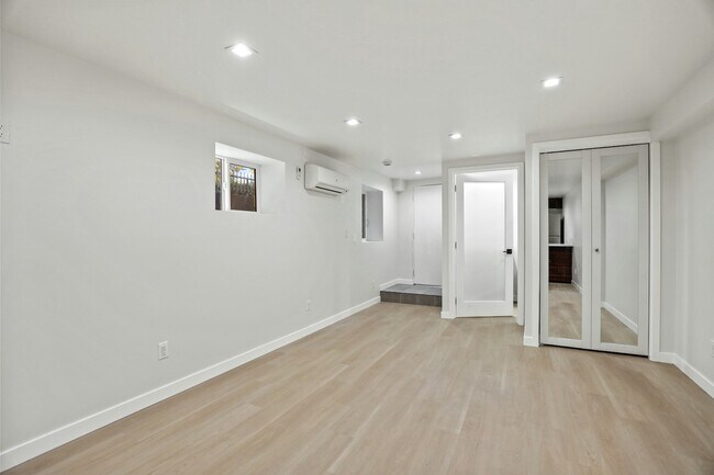 Building Photo - 410 Lucas Ave