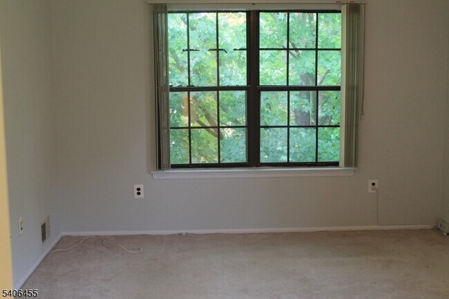 Building Photo - 55 Crabapple Ln