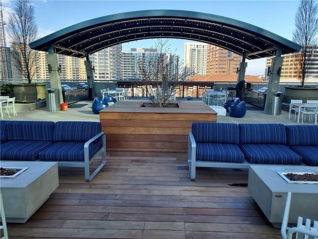 Building Photo - 943 Peachtree St NE