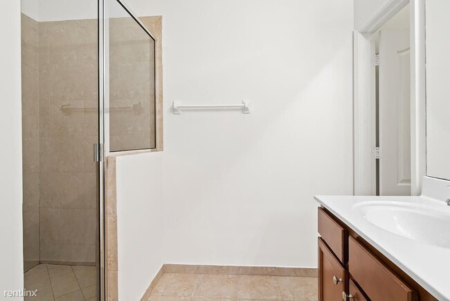 Building Photo - 3 br, 2.5 bath Townhome - Charleston Commons