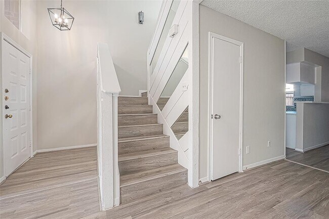 Building Photo - 9393 Westwood Village Dr