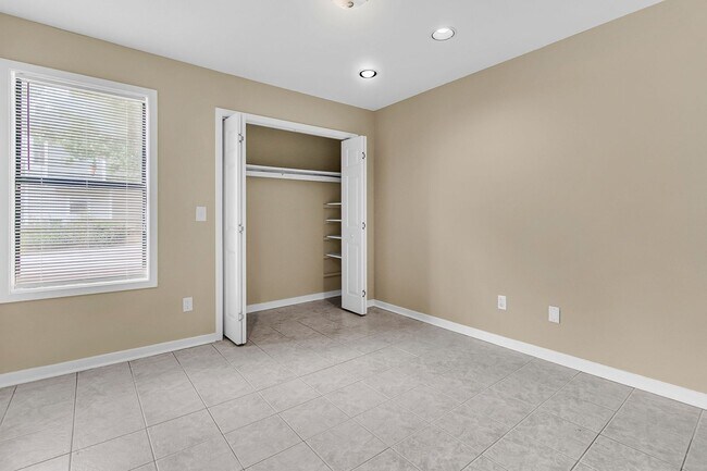 Building Photo - Pond View 3 Bedroom, 2 Bath Home in Ashley...