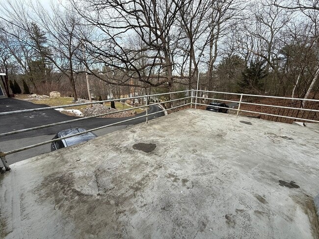 Building Photo - 27 Breakneck Hill Rd