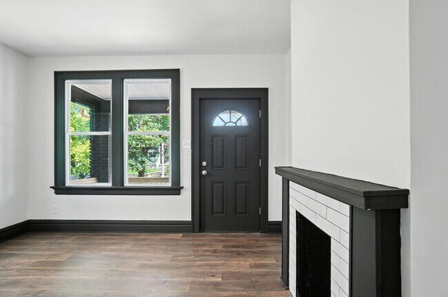 Building Photo - 887-889-889 E Livingston Ave