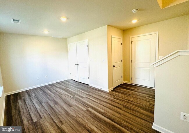 Building Photo - 12 BROOKFIELD Mews