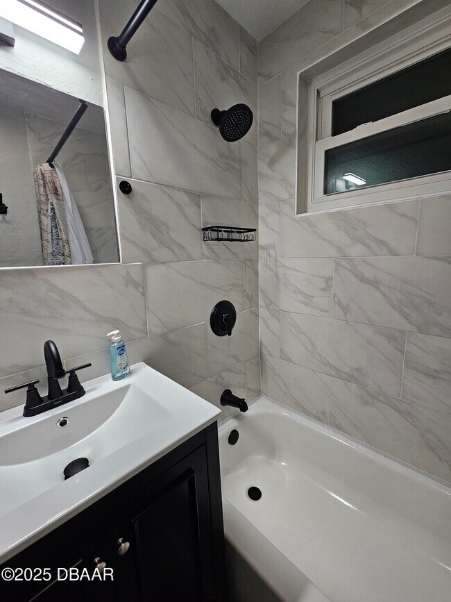 Building Photo - 62 Rivershore Dr