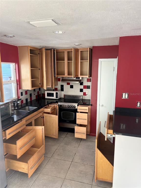 Building Photo - 4006 W Land Ave