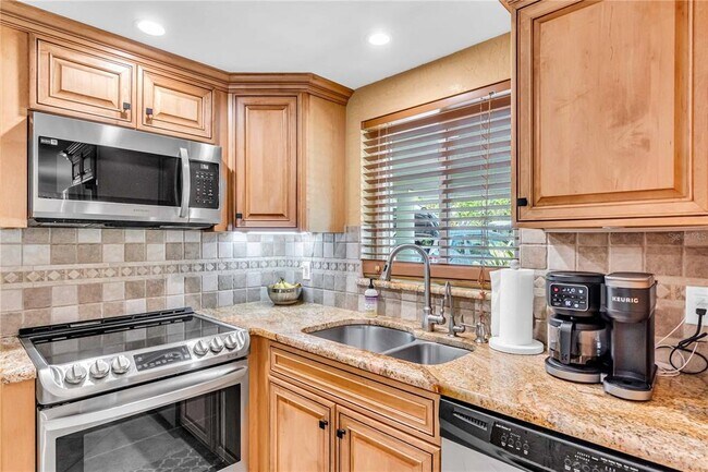 Building Photo - 6623 Glades Way