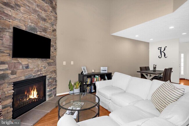 Building Photo - 4749 Thistle Hill Dr