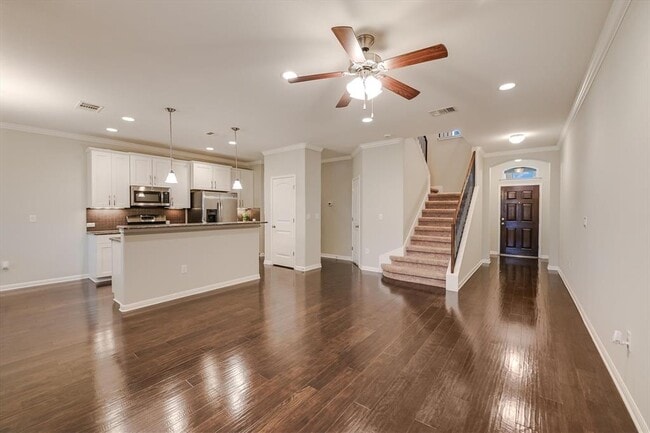Building Photo - 13400 Briarwick Dr