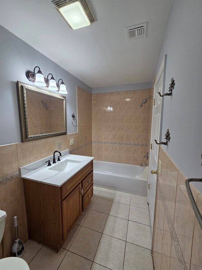 Building Photo - 27 Jewett Ave