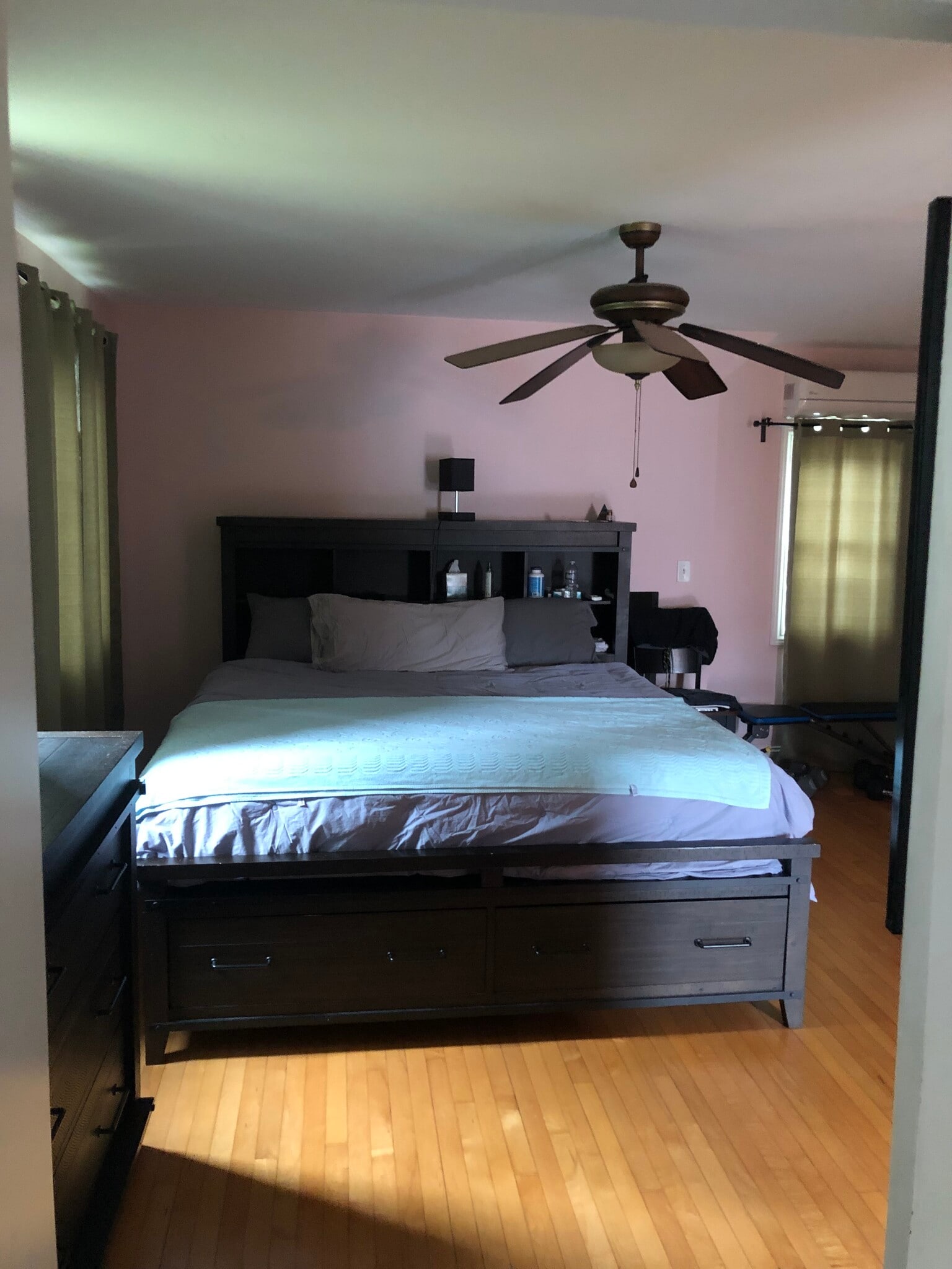Master bedroom - 1571 Whitcomb Ave