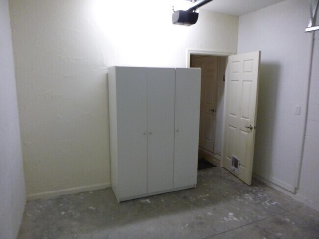 Building Photo - 36826 Annika Way