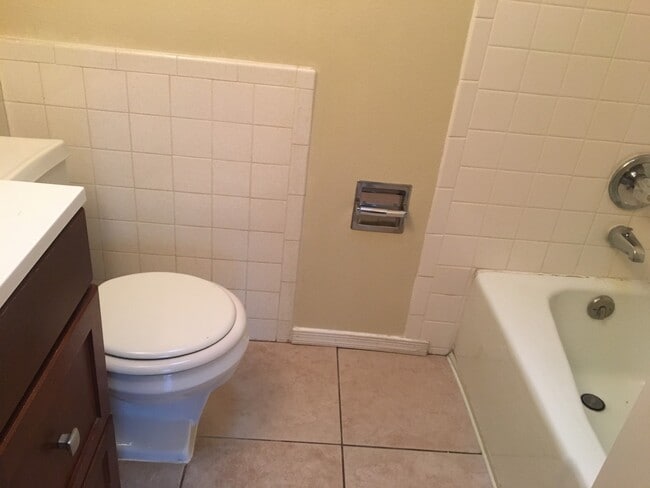 Building Photo - Heritage Hills Four Bedroom