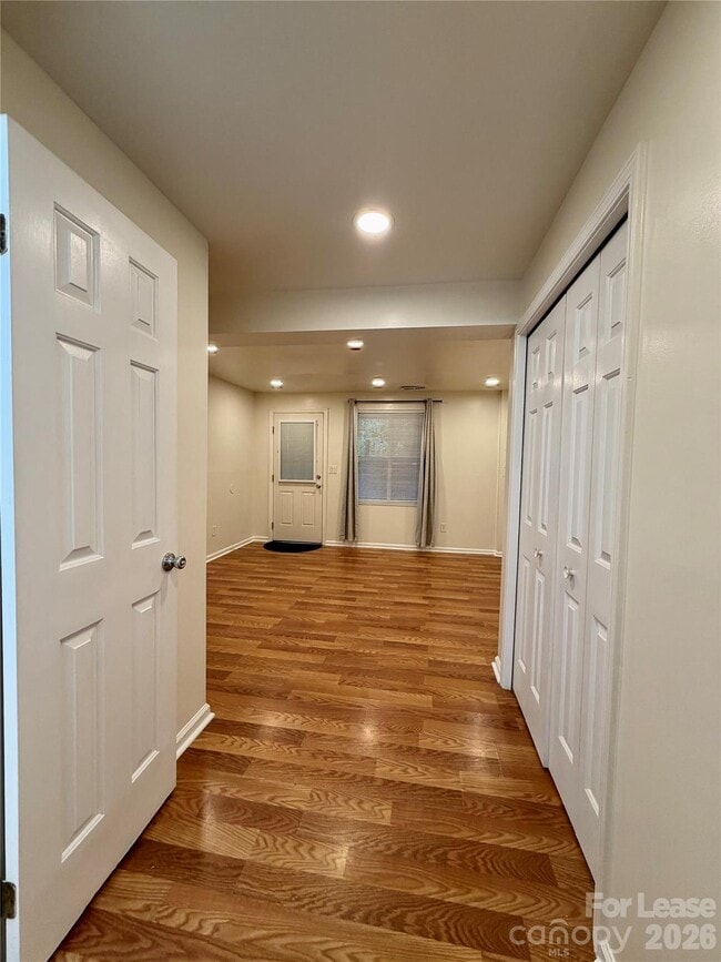 Building Photo - 9604 Vinca Cir
