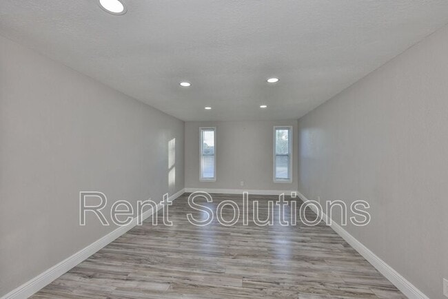 Building Photo - 12870 101st Way N