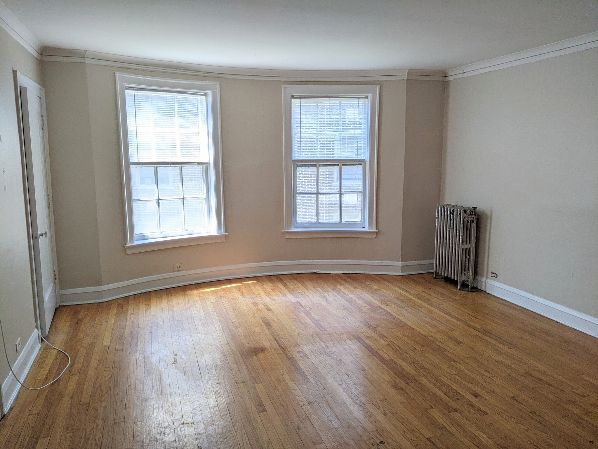 Building Photo - 906 Elmwood Ave