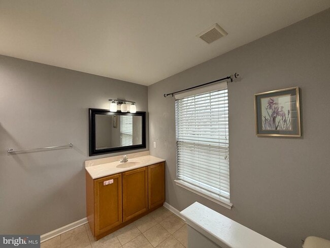 Building Photo - 122 Providence Ln