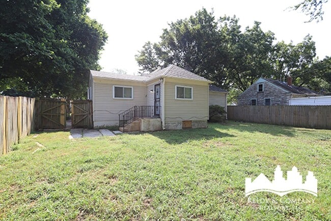 Building Photo - 837 Homer St