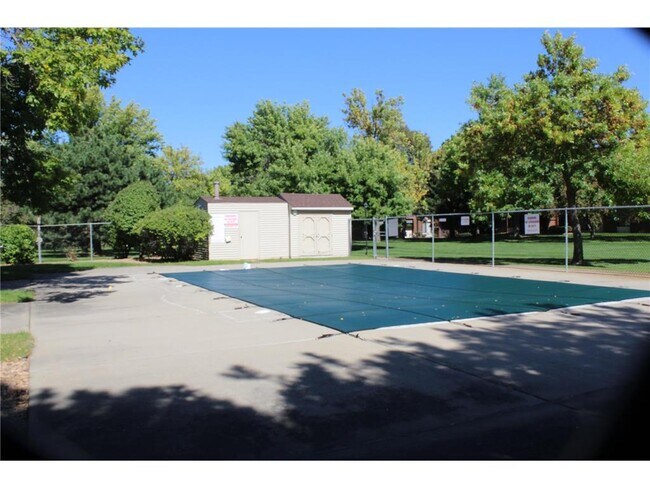 Building Photo - 7300 York Ave S