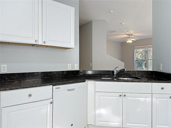 Building Photo - 1500 Broken Oak Dr