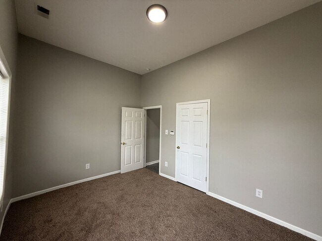 Building Photo - 3-BED 1-BATH SINGLE FAMILY HOME