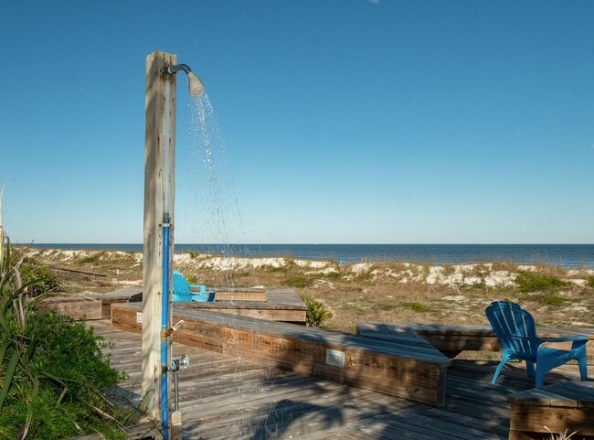 Building Photo - Chalet by the Sea SHORT OR LONG TERM RENTAL