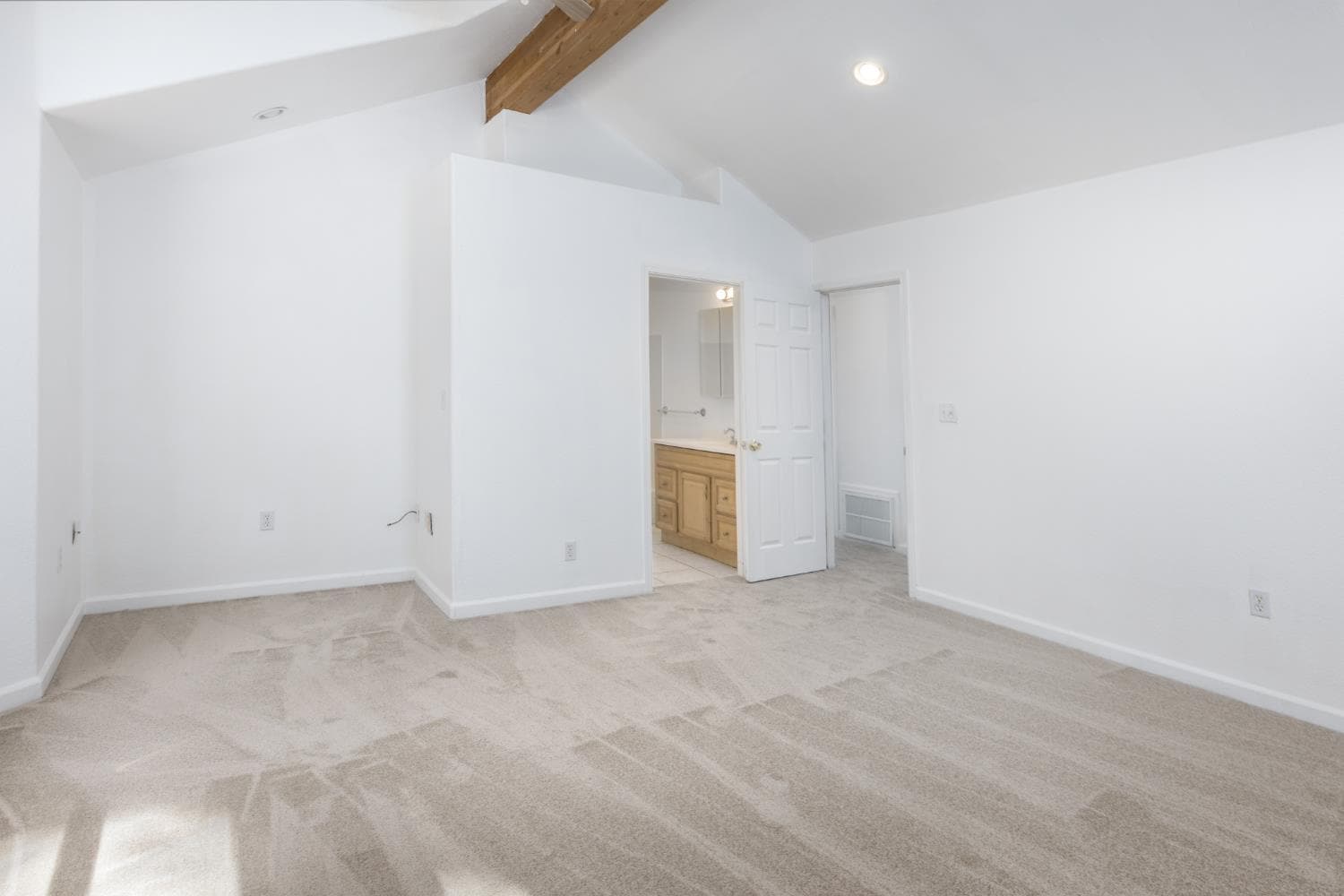 Building Photo - 6885 Kings Row Dr