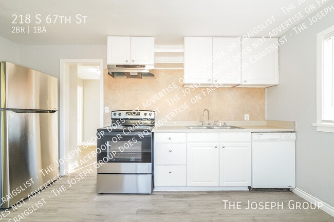 Building Photo - 218 S 67th St