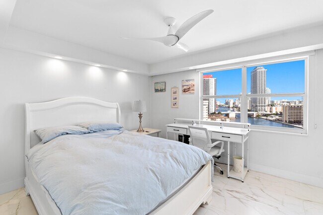 Building Photo - 121 Golden Isles Dr