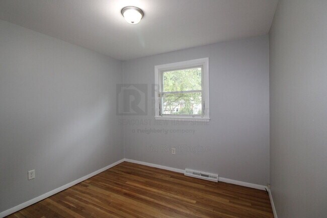 Building Photo - 15 Redden St