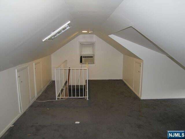 Building Photo - 11 Louis St