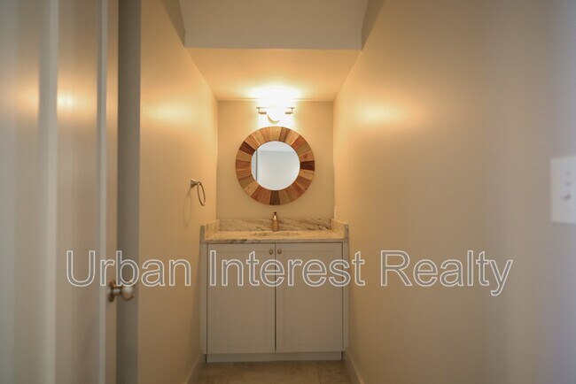 Building Photo - 15 Palm St