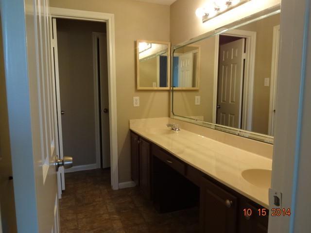 Building Photo - 2255 Braeswood Park Dr