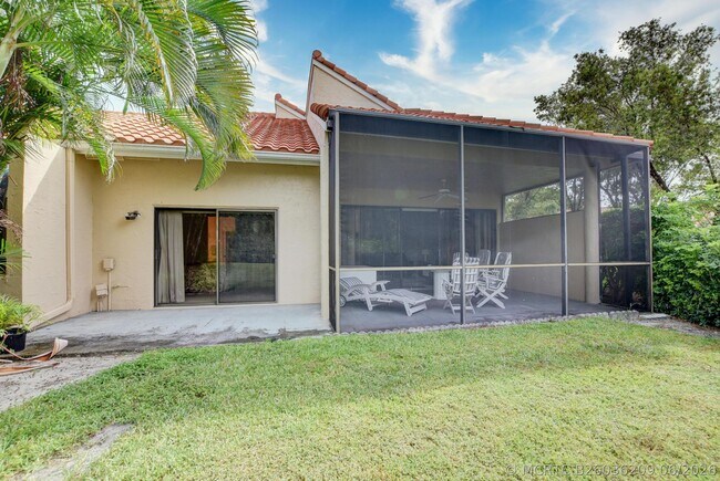 Building Photo - 22667 Meridiana Dr
