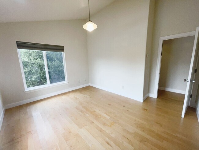 Building Photo - Spacious 3-Bedroom, 2-Bath Home in the Hea...