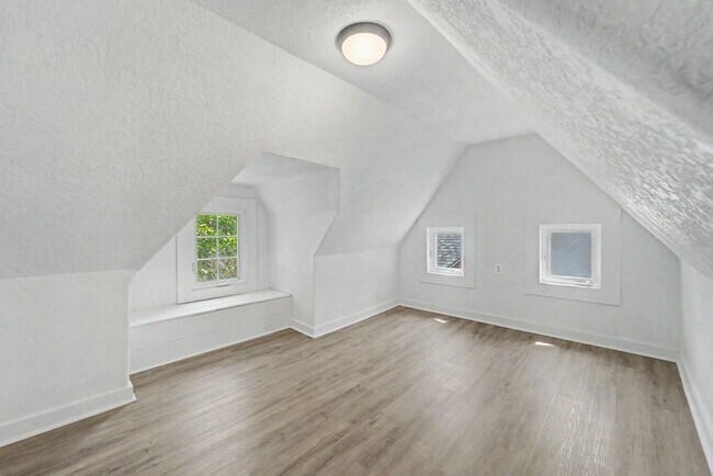 Building Photo - 1122 I St